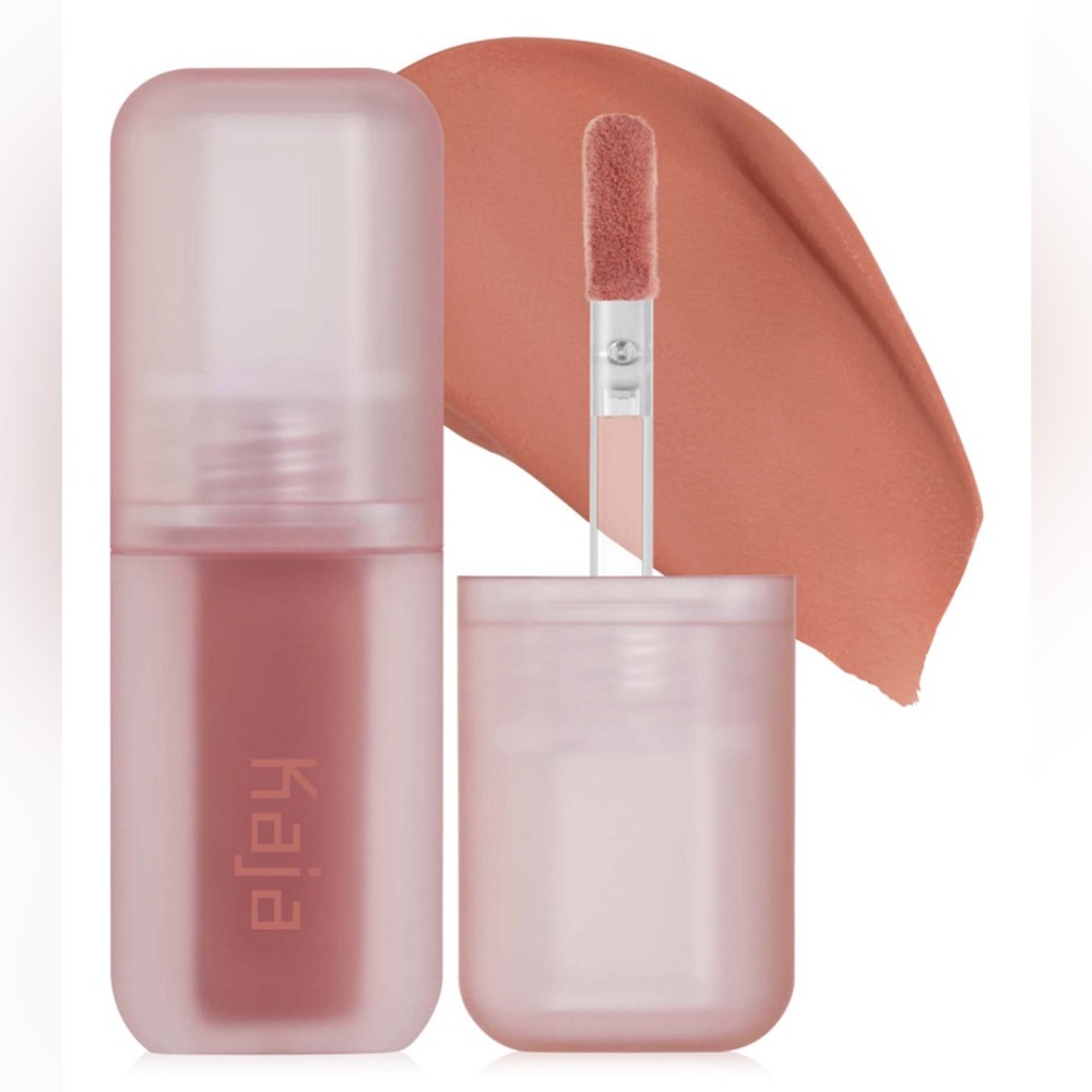 KAJA Multi-purpose Liquid Eyeshadow & Blush Whipped Dream - CORAL SOUFFLÉ